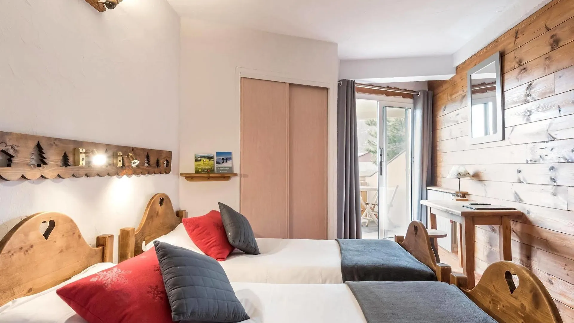 ***  Hotel L'Ecureuil Auron France